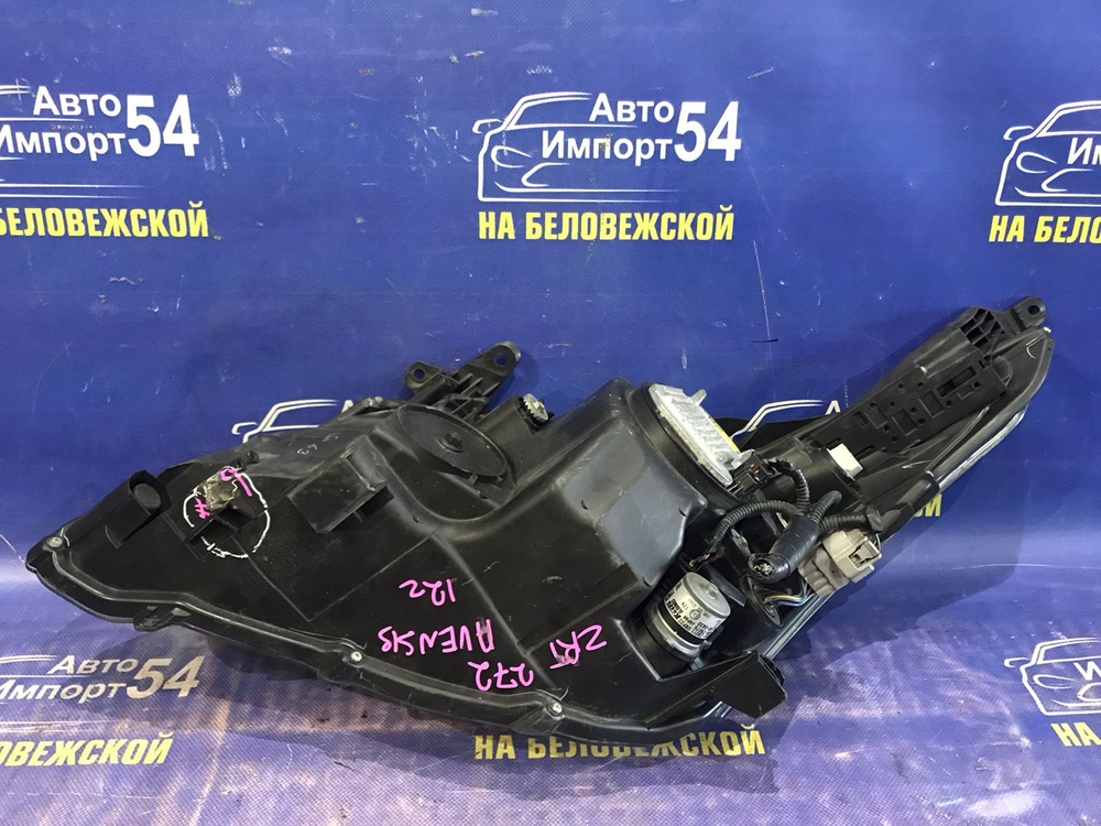 Фара передняя правая TOYOTA AVENSIS 2011-2015