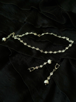 Серьги с белым жемчугом и цирконами Bezel, оттенок серебро