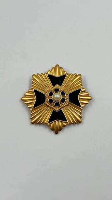 Брошь Орден с чёрной эмалью Anne Klein