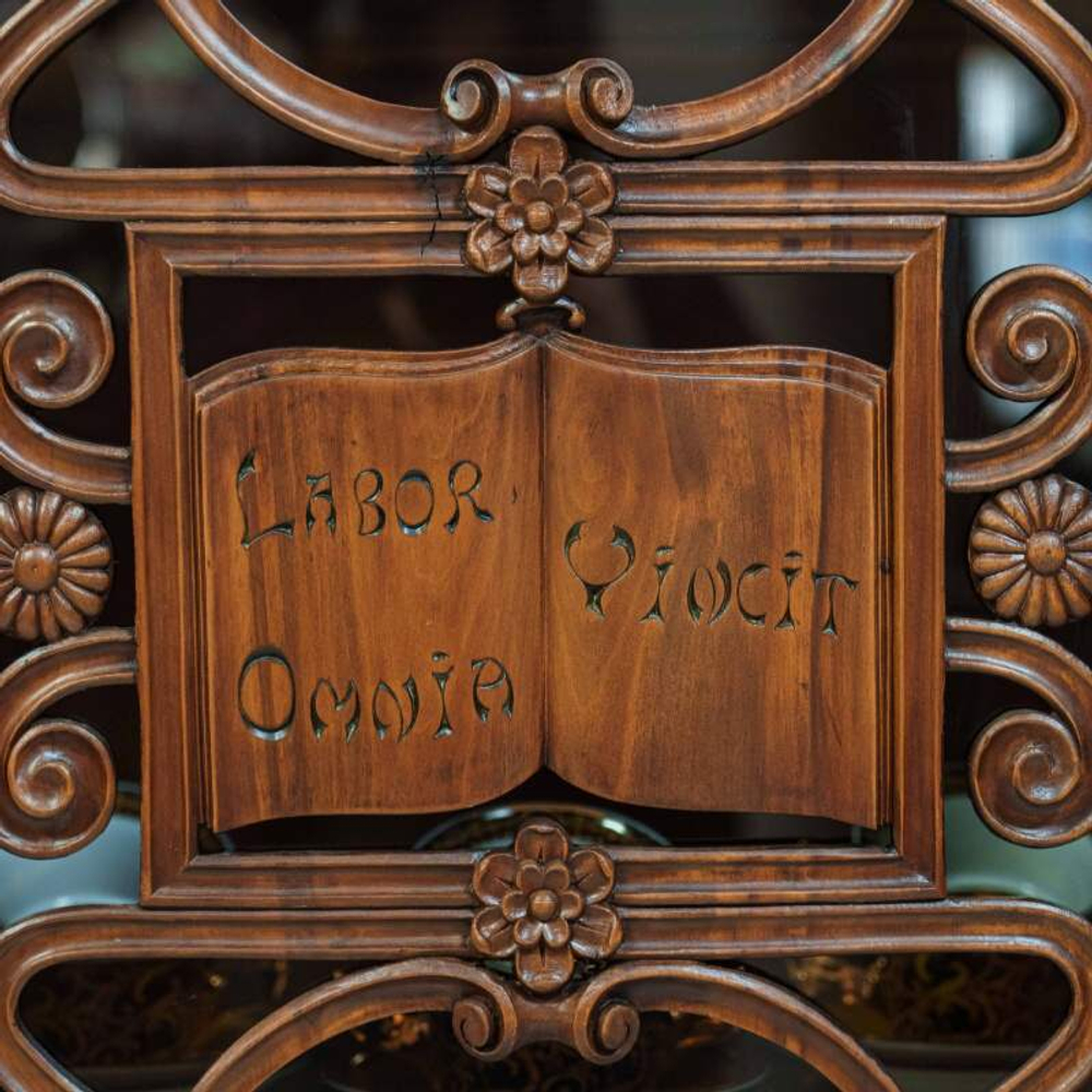 Кабинетный шкаф