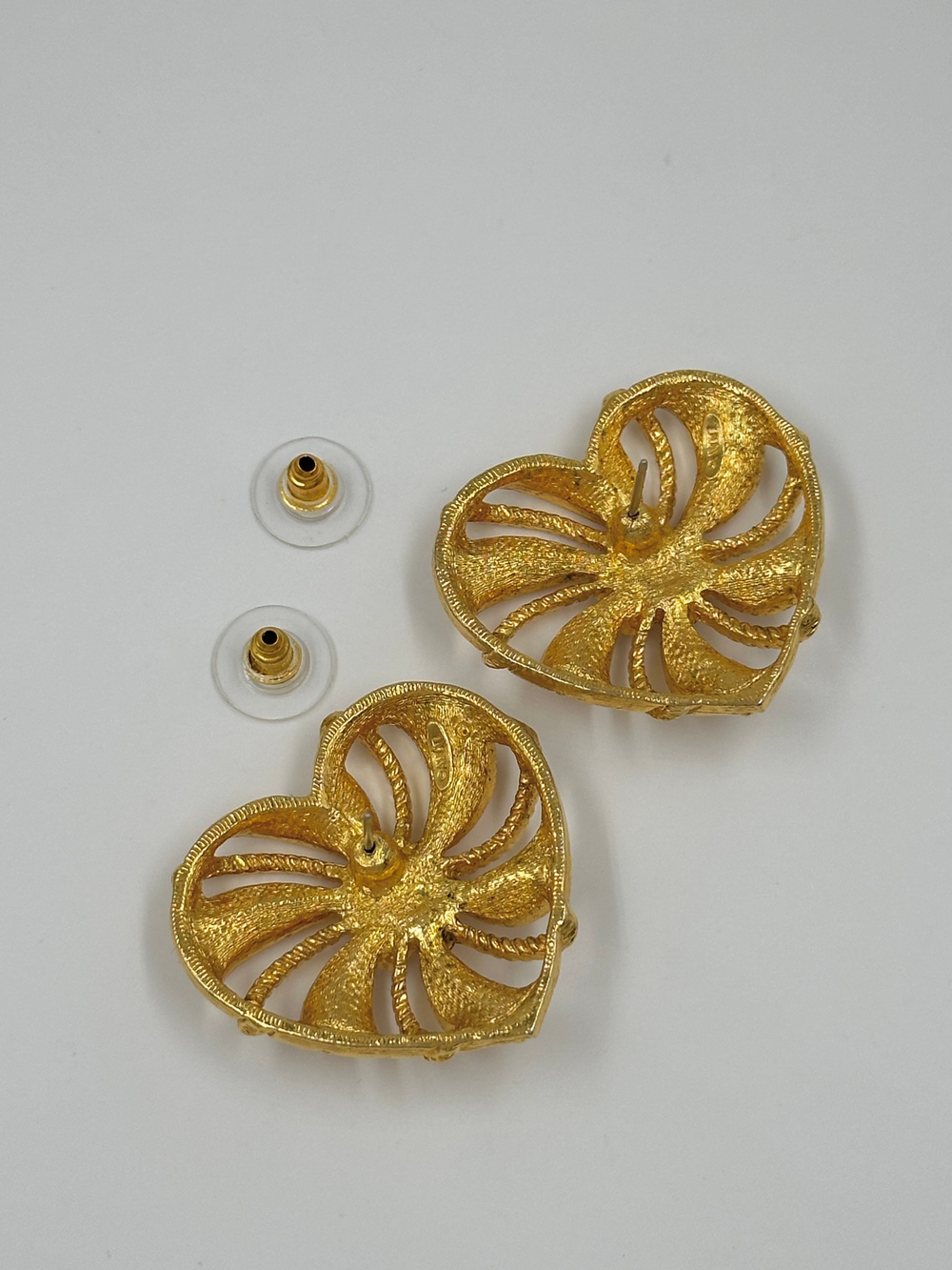 Серьги в виде сердец с кристаллами Avon