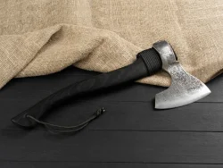 Большой кованый топор, рукоять черный мореный ясень