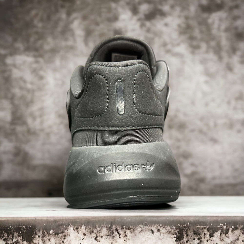 Adidas Ozelia • Black