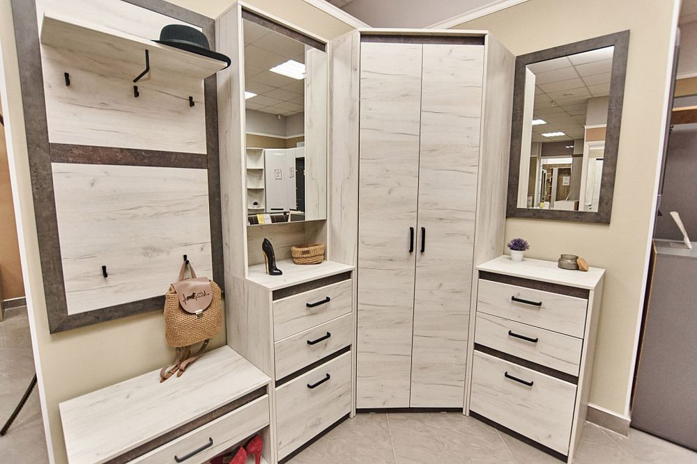 Прага Тумба с зеркалом