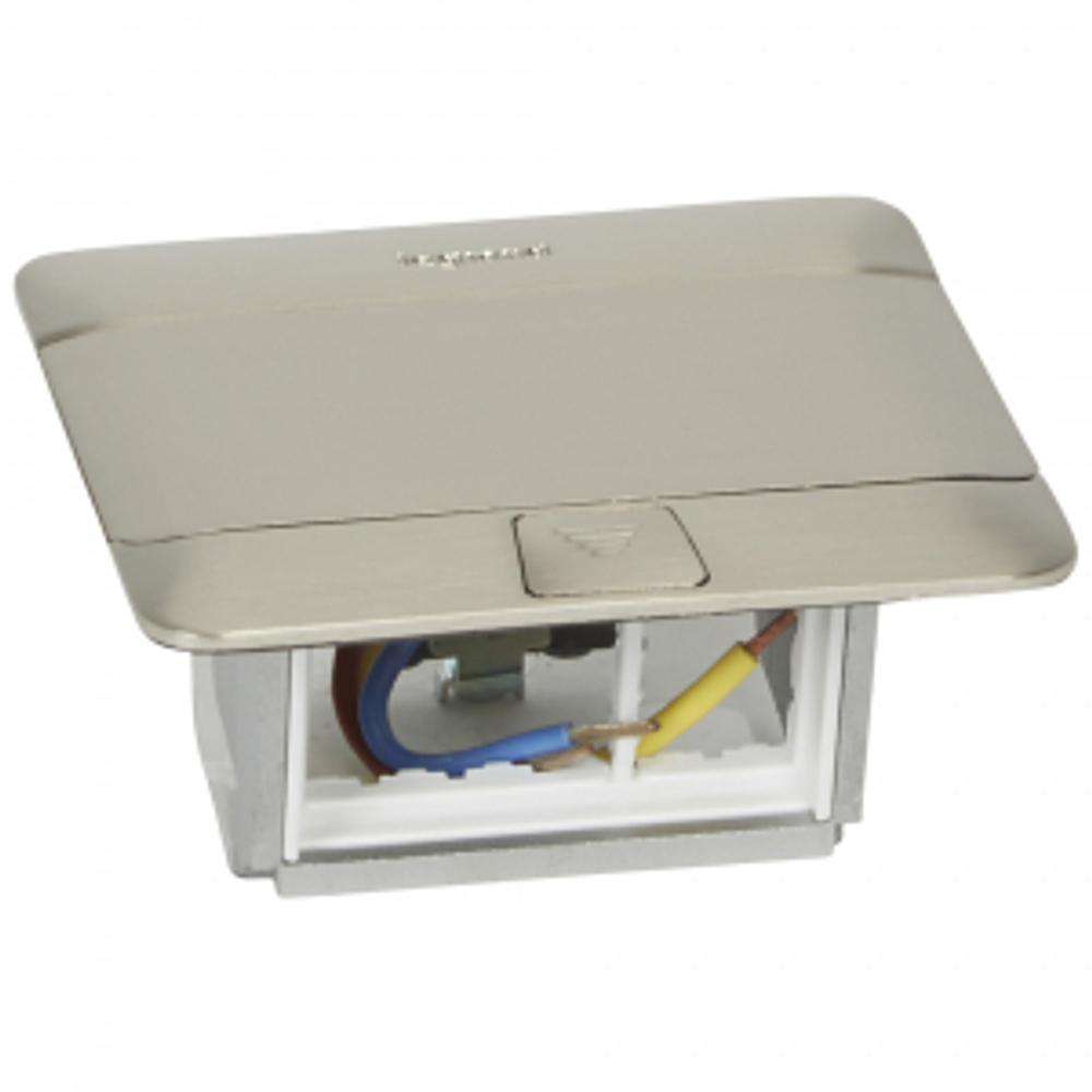 Выдвижной розеточный блок  Legrand 054020