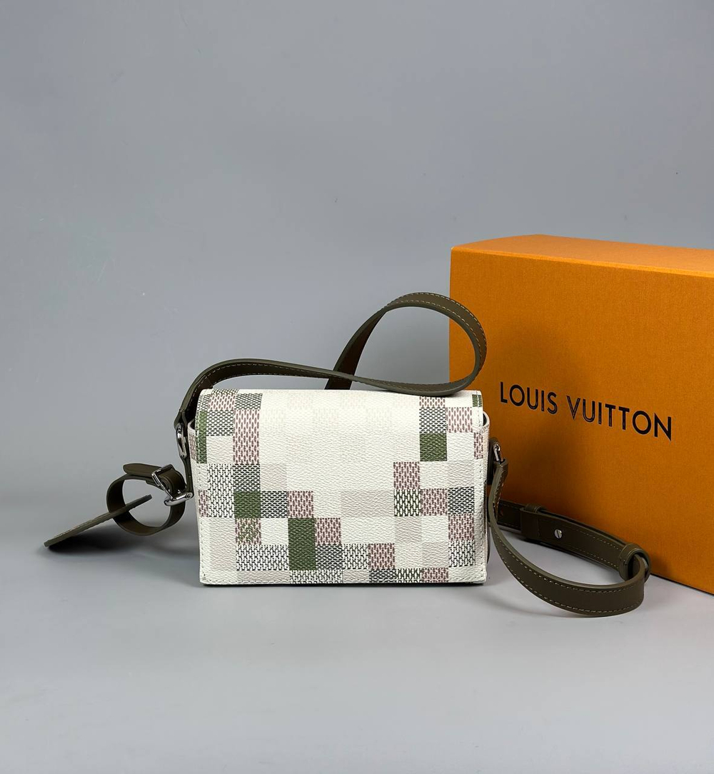 Сумка-мессенджер Louis Vuitton