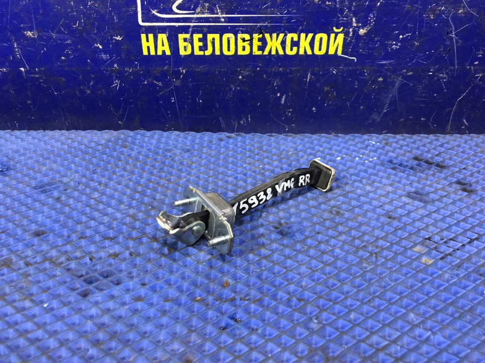 Ограничитель двери задней правой SUBARU LEVORG 2014-2020