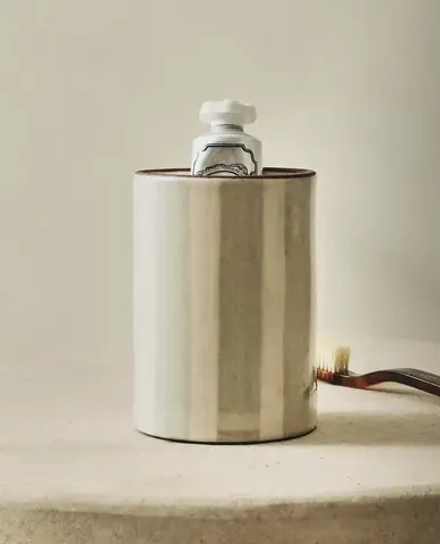 ZARA HOME КЕРАМИЧЕСКИЙ ДЕРЖАТЕЛЬ ДЛЯ ЗУБНЫХ ЩЕТОК С РЕЛЬЕФНЫМ УЗОРОМ В ПОЛОСКУ, СИНИЙ
