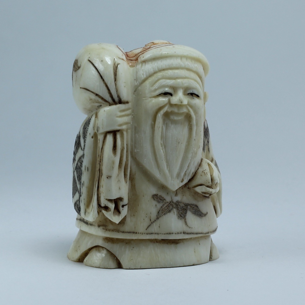 Нэцкэ Фукурокудзю с мешком риса и персиком