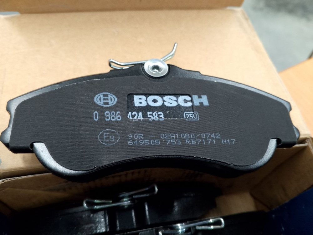 Колодки тормозные дисковые Bosch