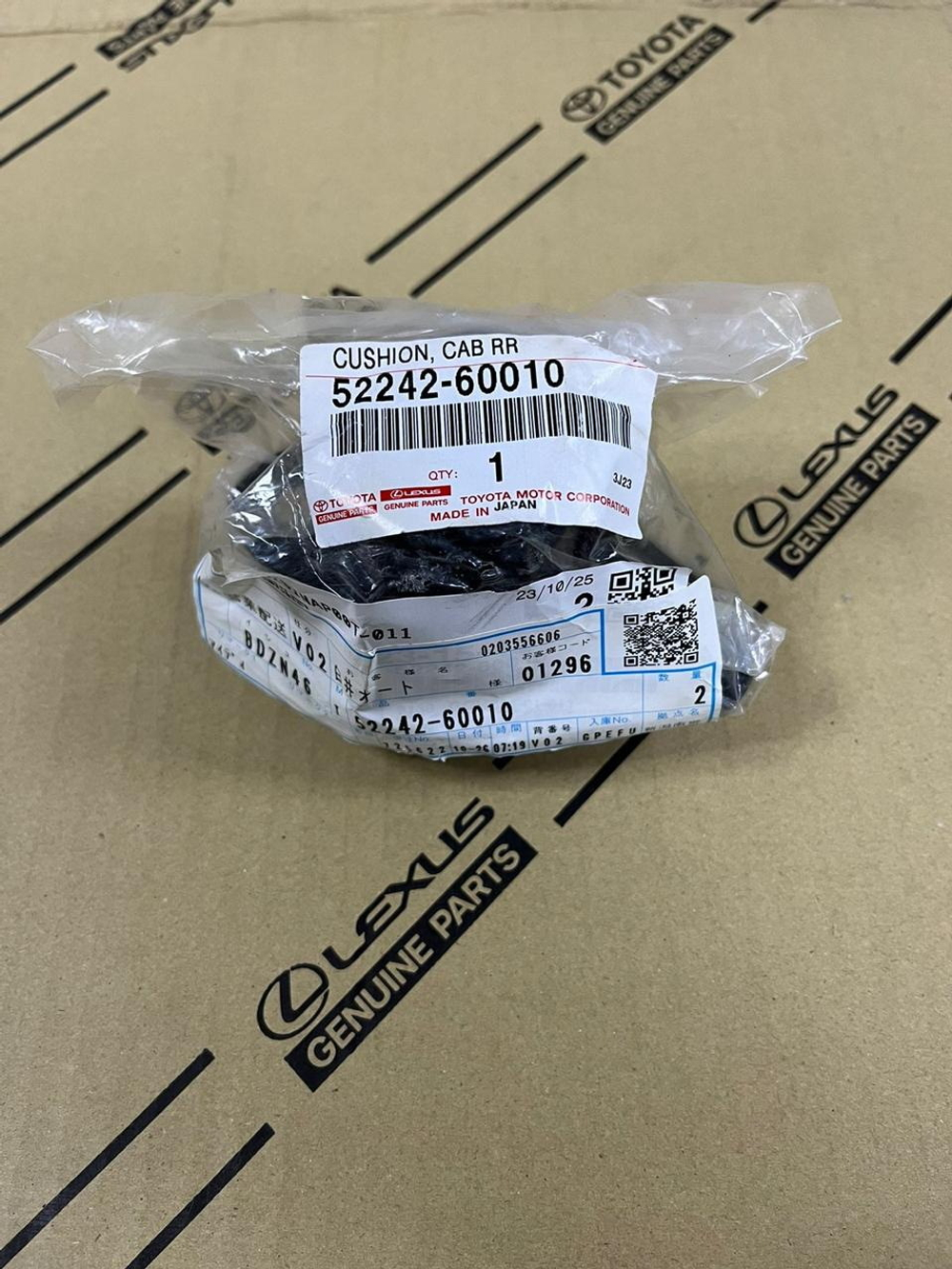 Опора кузова 52242-60010 LC80