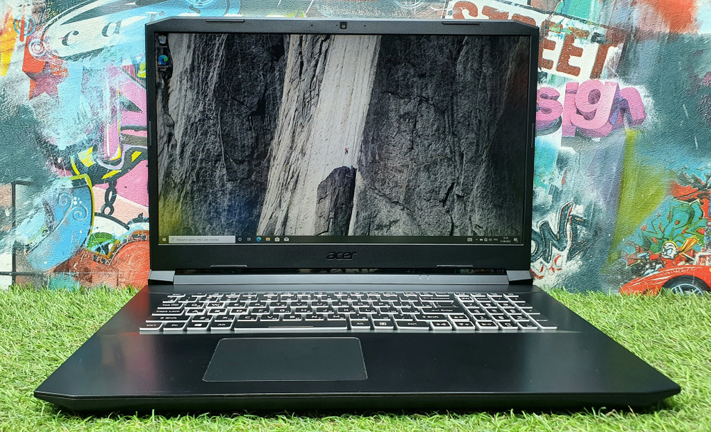 Игровой 17.3" Acer Ryzen 7/16 Gb/RTX 3070 8 Gb/144 Hz