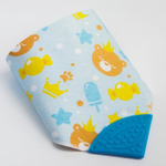 5112545 Нагрудник -бандана непромокаемый, с прорезывателем «Мишка» на кнопке