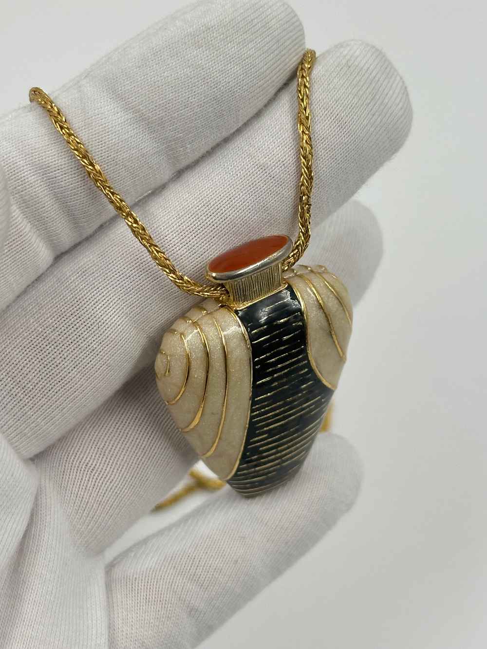 Кулон Balenciaga