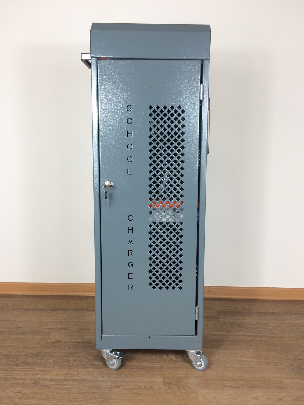 Тележка c розетками для зарядки 20 планшетов