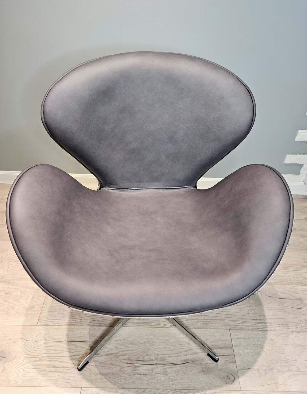 Поворотное кресло Swan Aviator