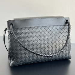 Bottega Veneta Medium Andiamo Messenger 37 cm