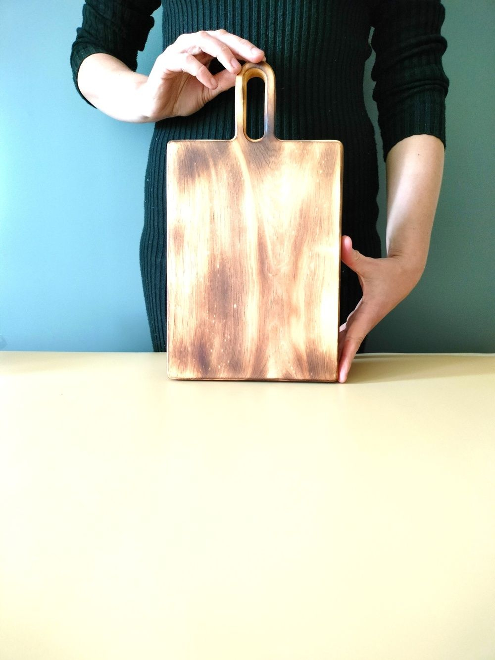 Доска разделочная из дерева сервировочная "Петля" RD146