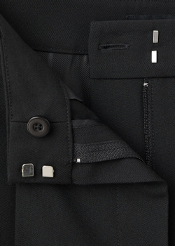 Брюки с широкими штанинами и защипами