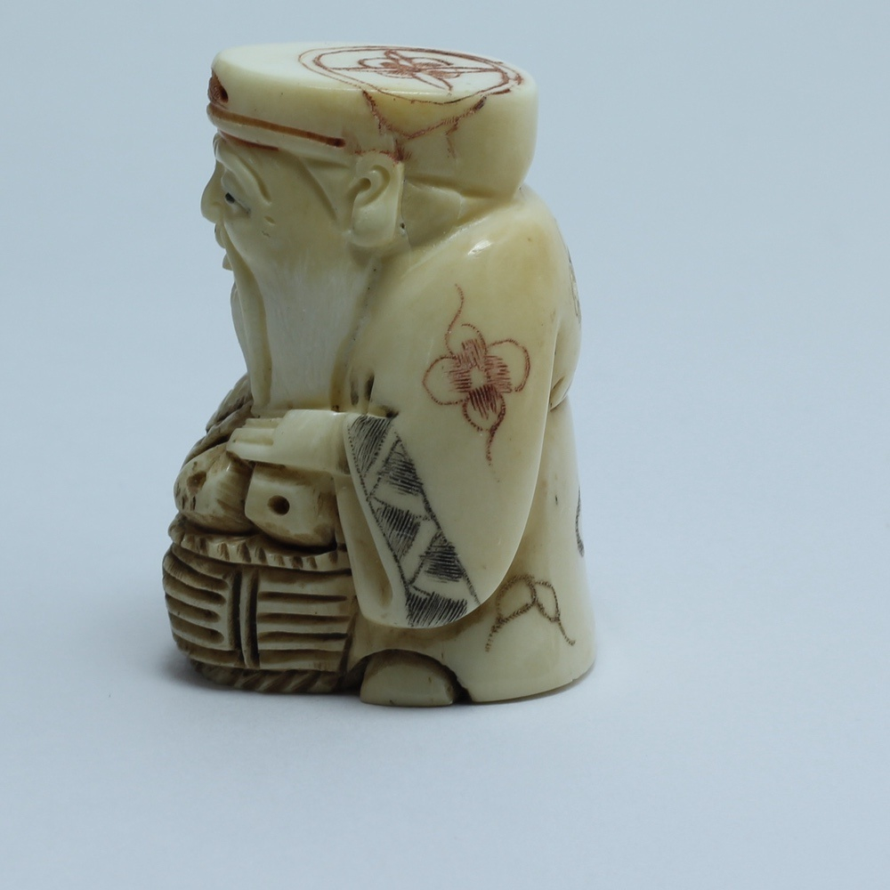 Нэцкэ Дзюродзин с корзиной фруктов