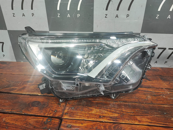 Фара правая галоген Toyota RAV4 IV (XA40) 15-19 Б/У Оригинал 8113042650
