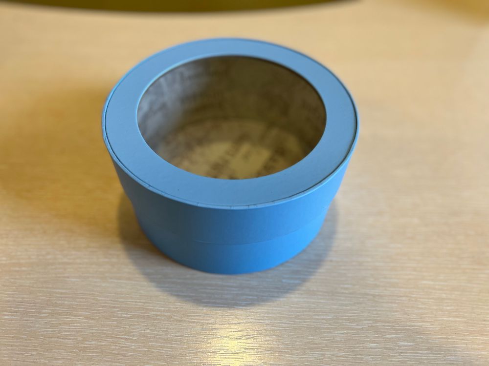 Короткая коробка с прозрачной крышкой 16 см х 8 см Цвет; голубой. Розница  400  рублей