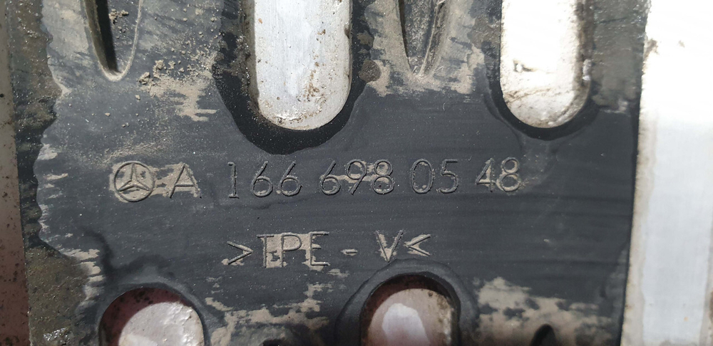 Накладка порога левого Mercedes ML GLE (W166) 11-18 Б/У Оригинал A1666900375