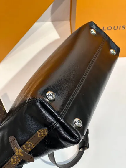 Сумка Louis Vuitton Vibe Carry All East West
