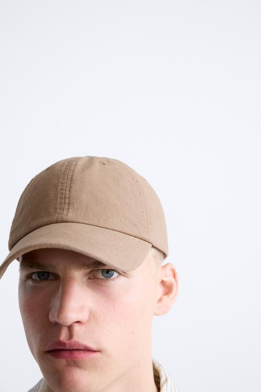 ZARA КЕПКА ИЗ ТКАНИ SOFT С РЕЛЬЕФНЫМ УЗОРОМ, КОРИЧНЕВЫЙ