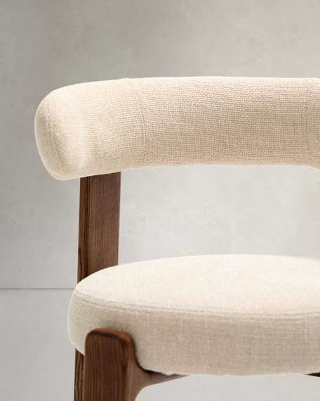 Стул Granite на 4 ножках из бежевого шенилла и массива ясеня в отделке орех