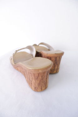 Босоножки золотистые кожаные 40 размер