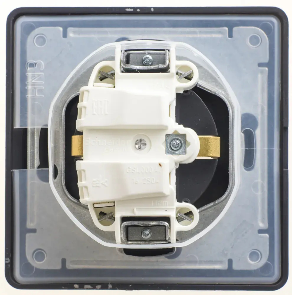 GLOSSA РОЗЕТКА с заземлением со шторками с крышкой, в сборе,16А IP44,ШОКОЛАД
