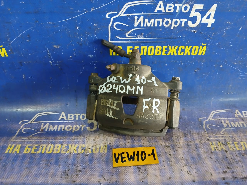 Суппорт тормозной передний правый NISSAN AVENIR 1997