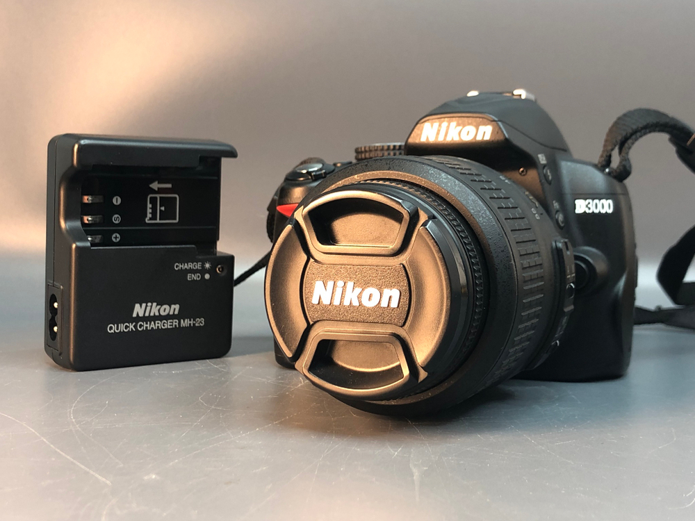 Nikon d3000(5900) + kit 18-55