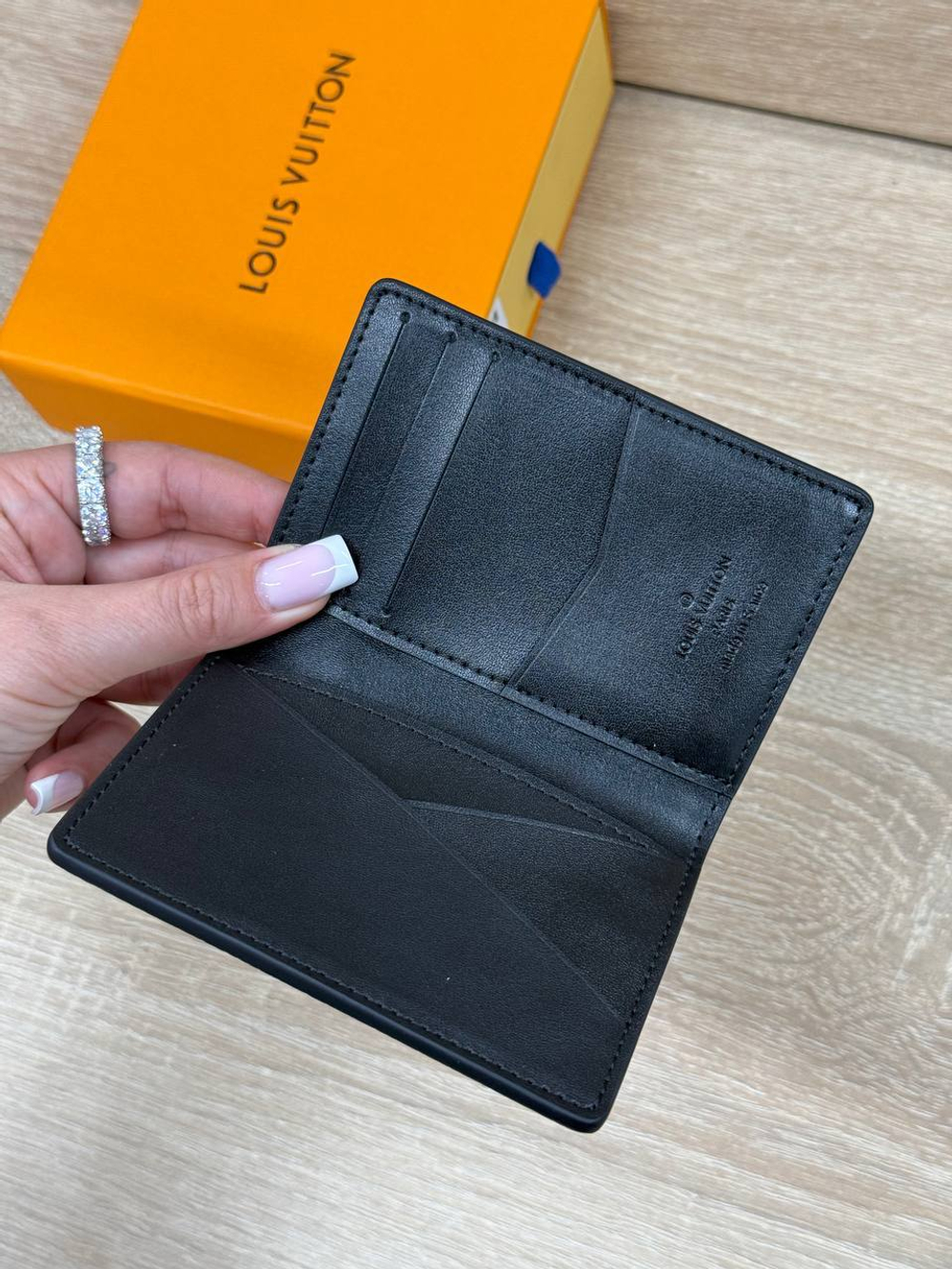 Визитница Louis Vuitton