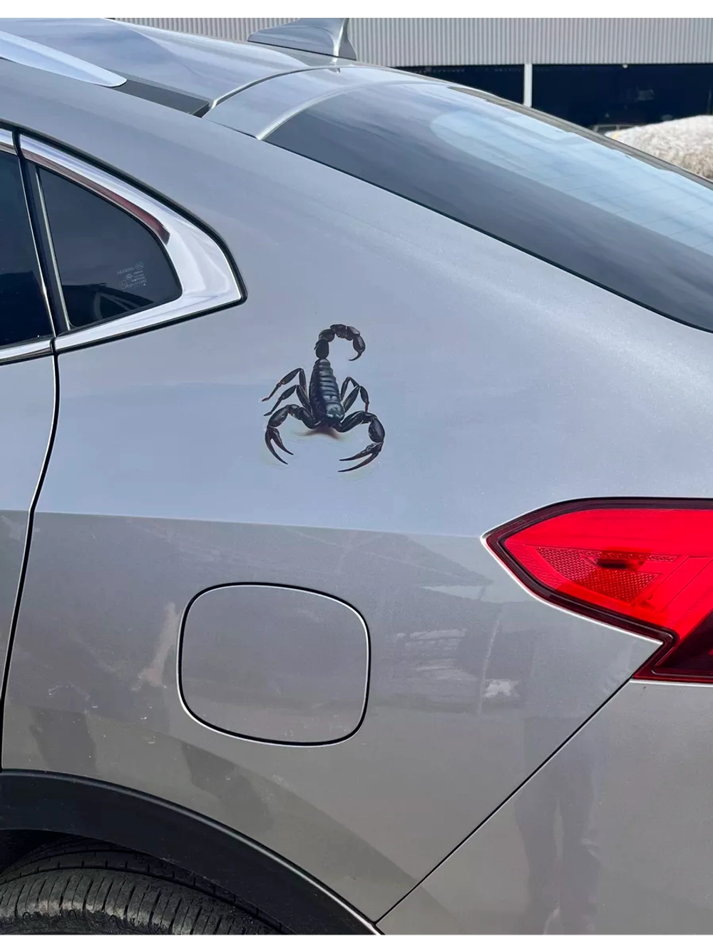 Наклейка на авто скорпион на прозрачной основе
