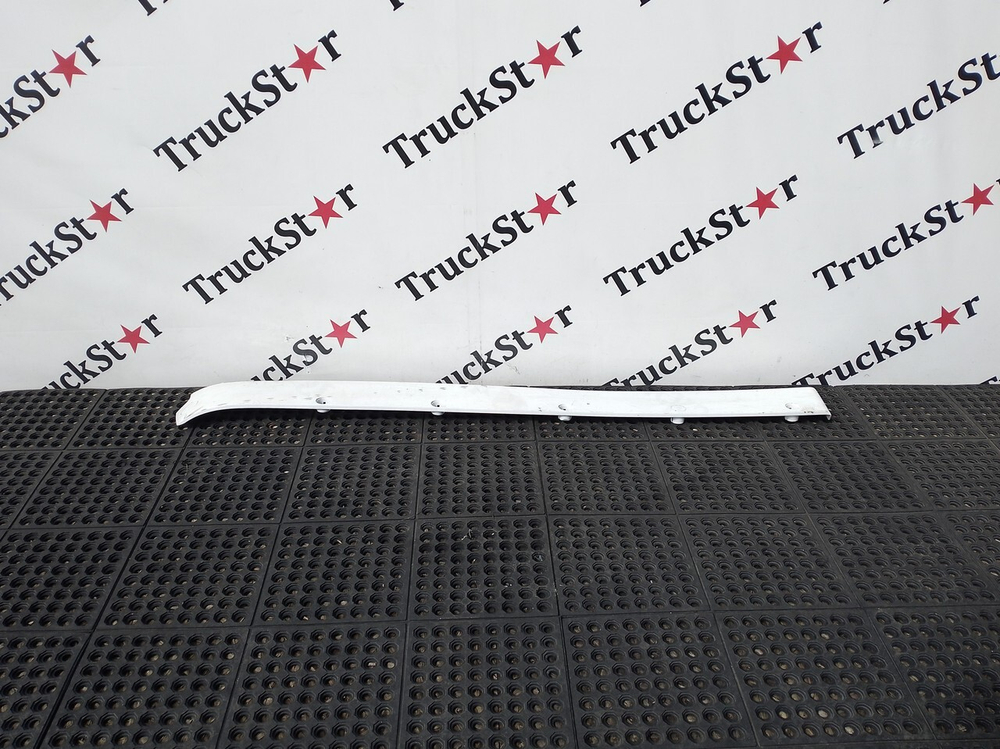 Молдинг кабины правый 2023г.