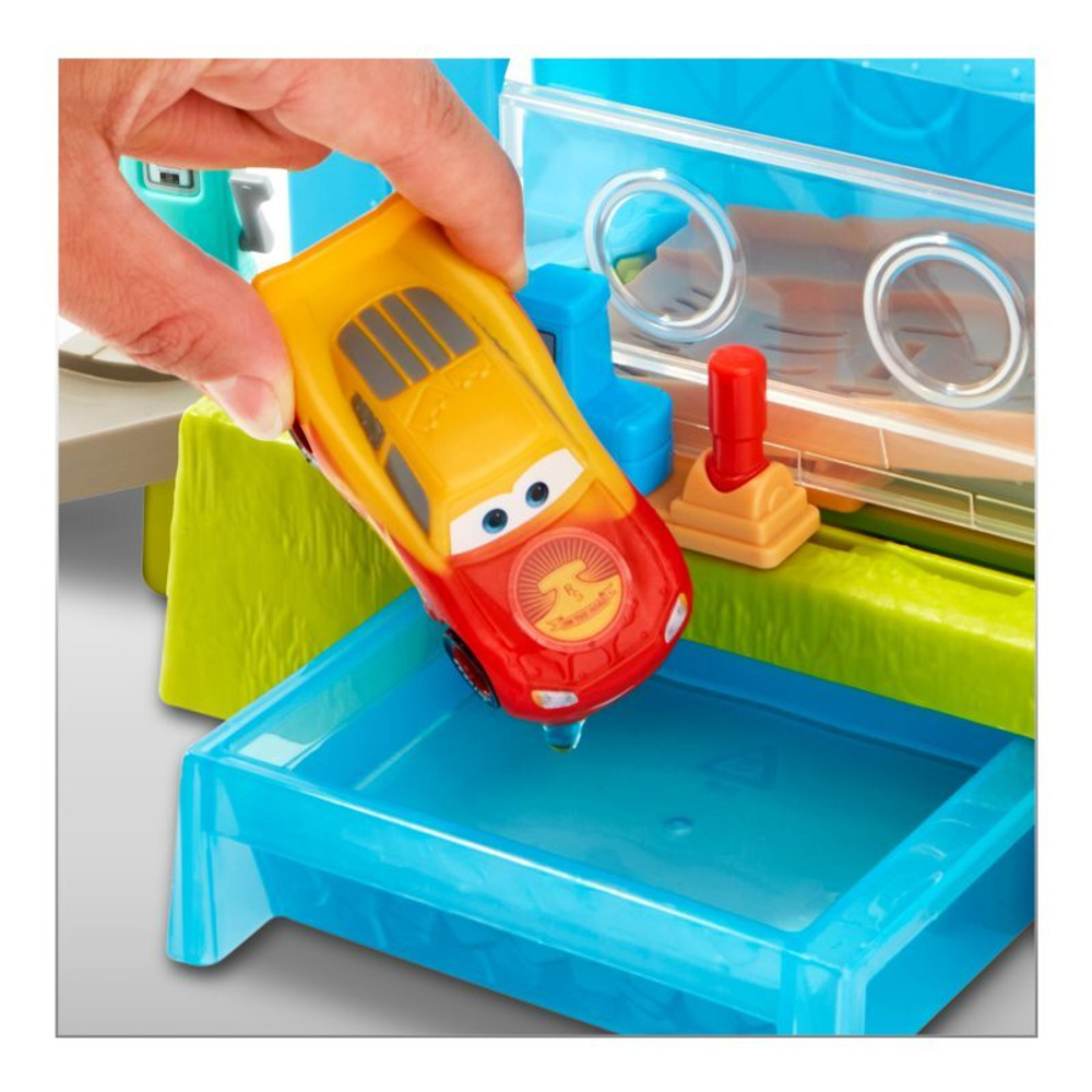Mattel - Cars Cars Wieloryb Supermajnia Color change Set с автомобилем HGV70