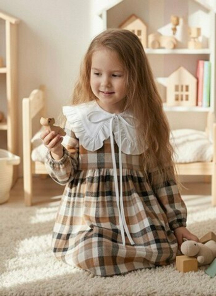 Платье на девочку со сьемным воротником