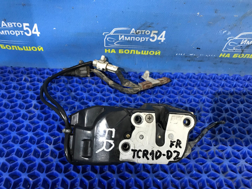 Замок двери передней правой TOYOTA ESTIMA 1999