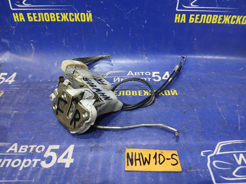 Замок двери передней правой TOYOTA PRIUS 1998