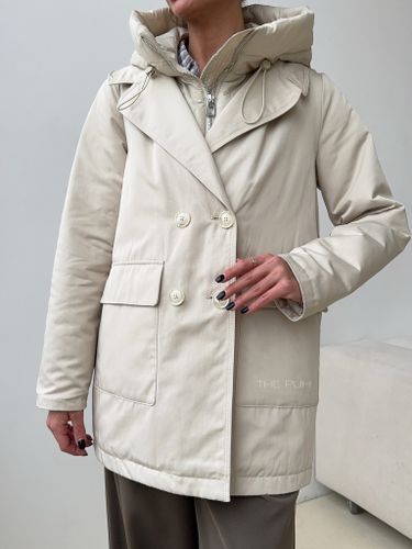 Женская бежевая куртка с капюшоном