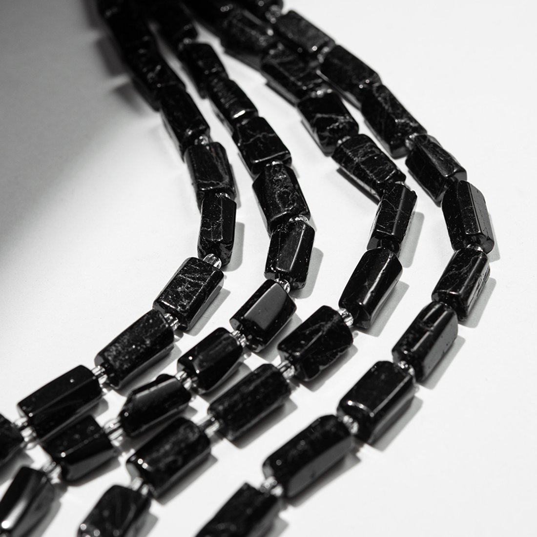 Шерл (черный турмалин) натуральный, бочонки с гранями, 9-13*6-8мм