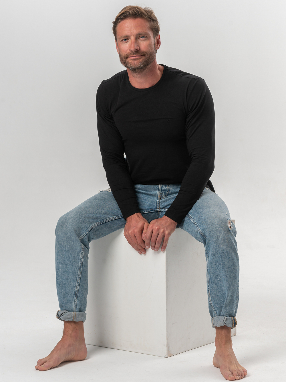 Футболка мужская с круглым вырезом черный