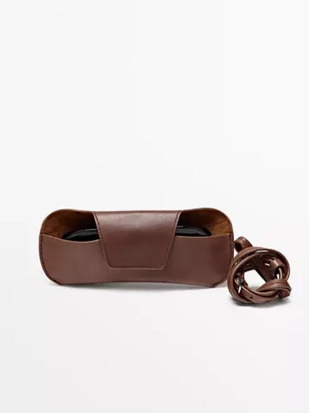 Massimo Dutti ЧЕХОЛ ДЛЯ СОЛНЦЕЗАЩИТНЫХ ОЧКОВ ИЗ КОЖИ НАППА, КОРИЧНЕВЫЙ