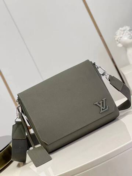 Сумка-мессенжер Louis Vuitton