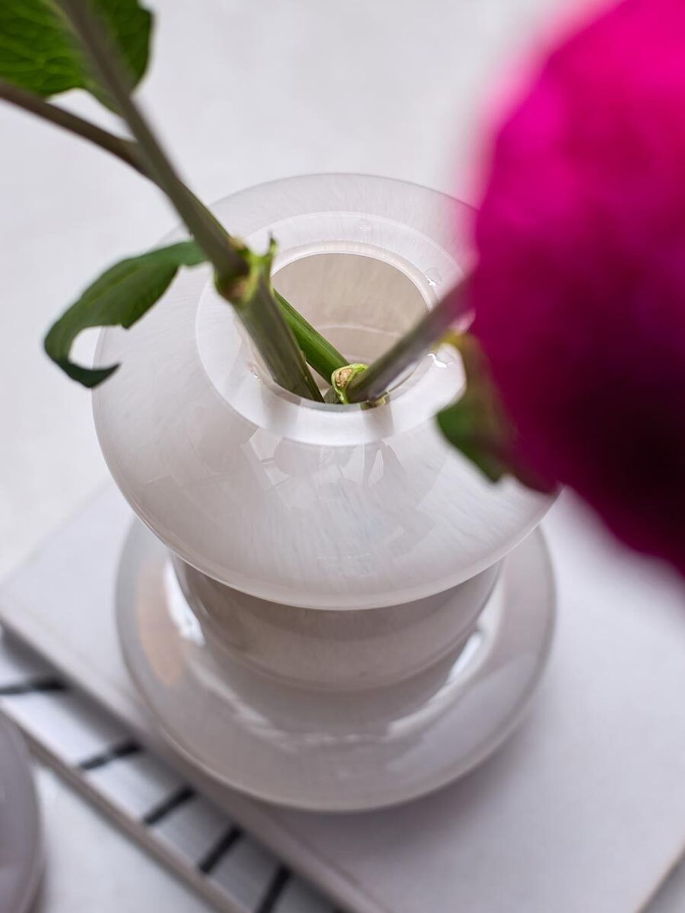 Ваза Riverstone, 25 см, жемчужно-серая