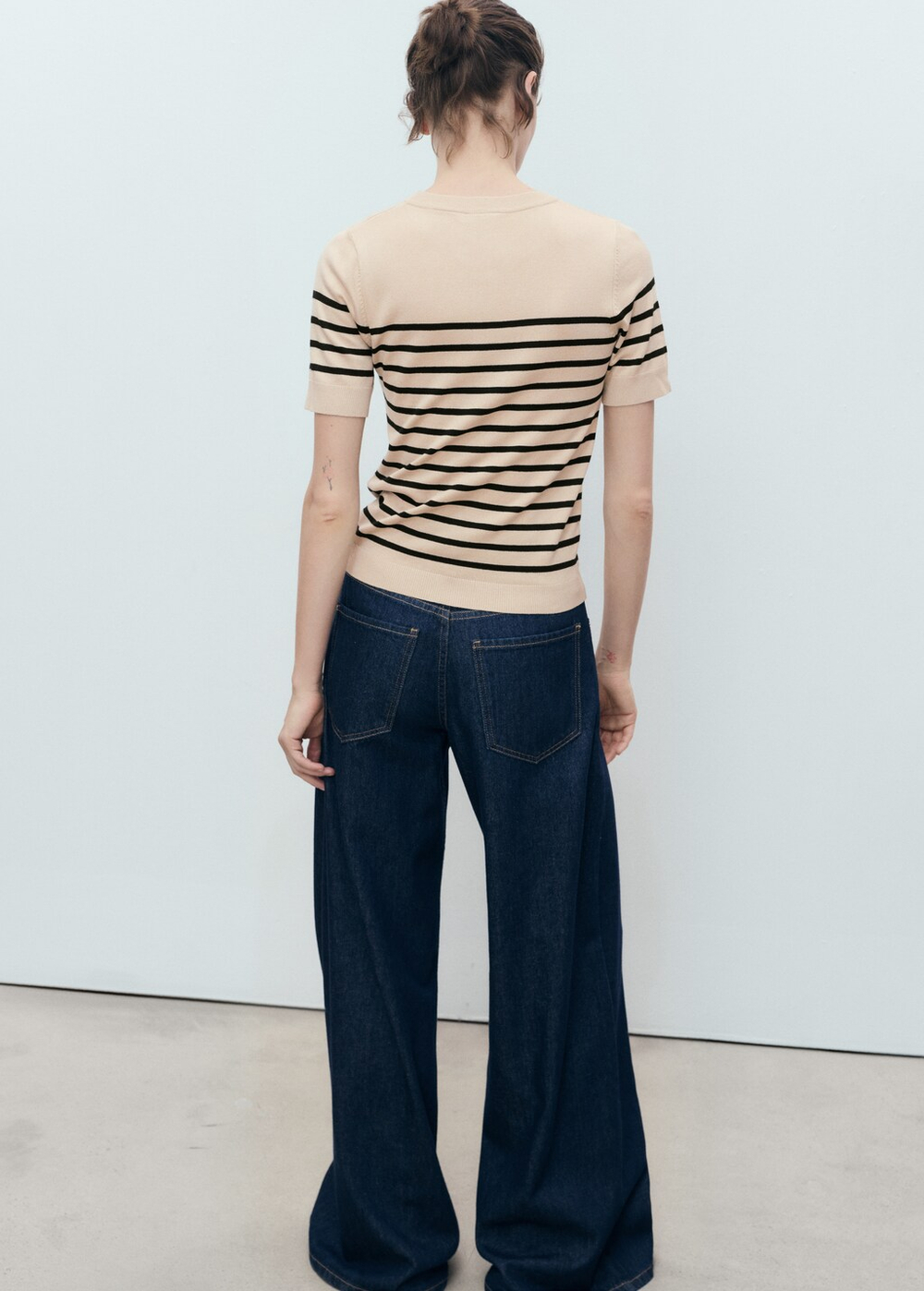 Джемпер из тонкого трикотажа с короткими рукавами