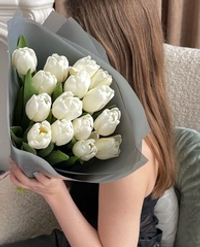 15 тюльпанов в стильной упаковке