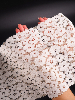 Эластичное кружево молочное с бежевым ширина 22 см